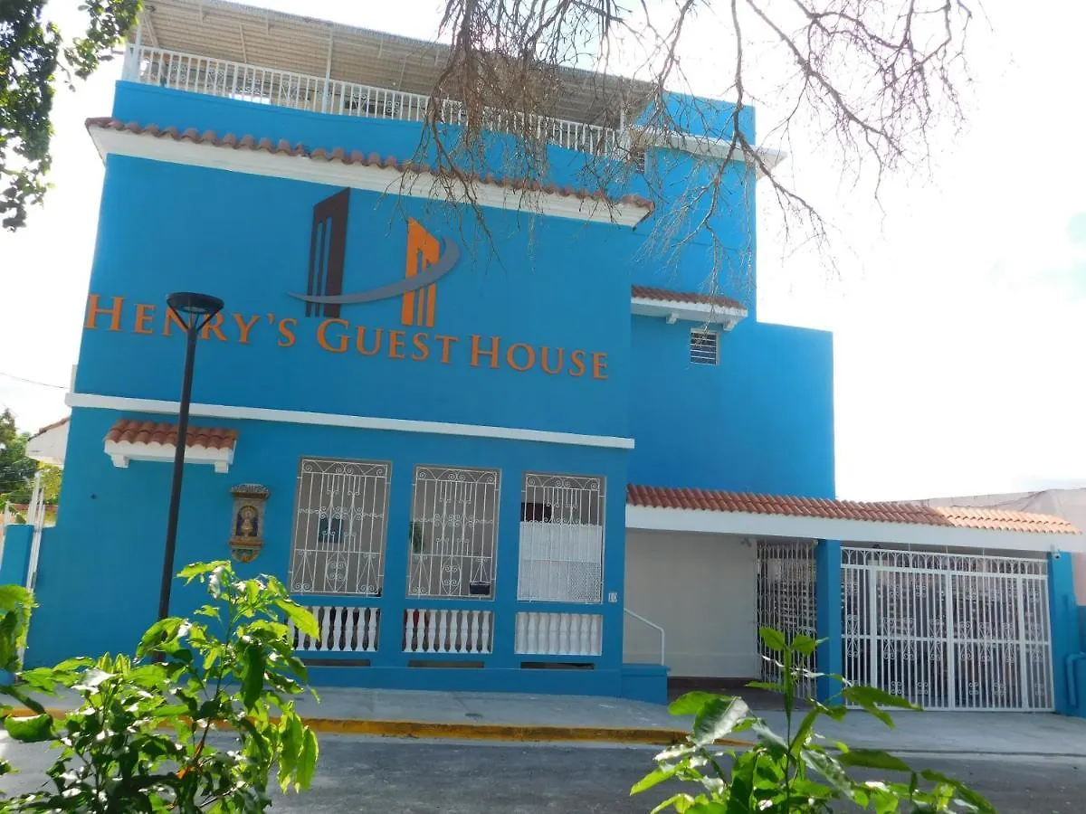 Henry\'S Guesthouse location