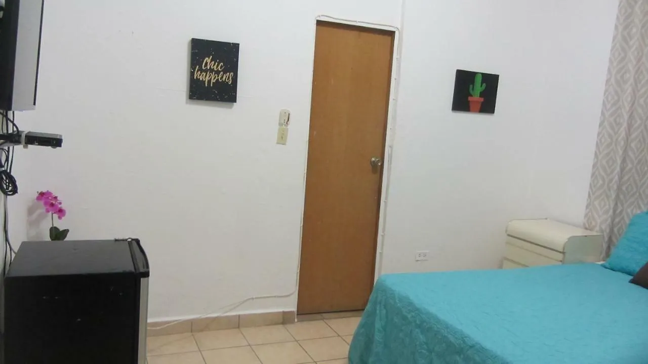 Henry'S Guesthouse 圣胡安 招待所
